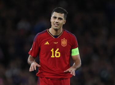 El mediocentro madrileño lució el brazalete de capitán por primera vez en la Selección.