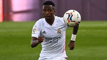 Vinicius persigue la pelota en el partido contra el Valencia del pasado domingo.