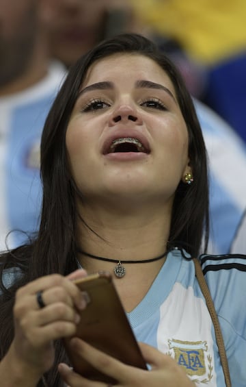 La Selección Colombia y la Selección Argentina se enfrentaron en la primera fecha del grupo B de la Copa América. Las hinchadas ambientaron la Arena Fonte Nova antes, durante y después del encuentro. 