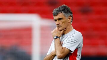 Mendilibar, durante un entrenamiento del Sevilla.