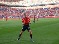 PAMPLONA (ESPAÑA), 26/04/2026.- El delantero de Osasuna Raúl García celebra su gol durante el partido de la jornada 32 de LaLiga que Atlético Osasuna y Sevilla FC disputan este domingo en el estadio de El Sadar, en Pamplona. EFE/ Villar López