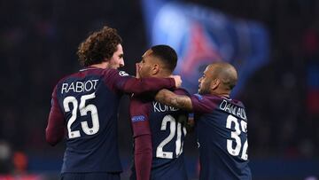 Paris Saint-Germain&#039;s French defender Layvin Kurzawa (C) celebrates with teammates afters scoring a goal  during the UEFA Champions League Group B football match between Paris Saint-Germain (PSG) and Anderlecht (RSCA) on October 31, 2017, at the Parc