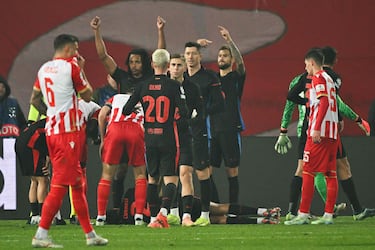 Minuto 67 de partido, jugada dentro del área del Barcelona. Uros Spajic, al rematar un balón, impacta con los tacos de su bota en la cara de Pau Cubarsí produciéndole un aparatoso corte en el rostro. El defensa fue sustituido por Sergi Domínguez.