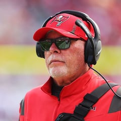 What did Bruce Arians win with the Buccaneers and who is replacing him?