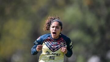 Daniela Espinosa festeja su hack trick con el América