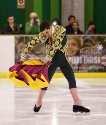 Javier Fernández no solo ha conquistado medallas y títulos, también se ha convertido por su personalidad y carisma en uno de los deportistas mejor valorados y queridos, además está considerado como el mejor patinador de la historia de España.