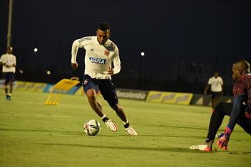 Los dirigidos por Reinaldo Rueda tuvieron su tercer día de prácticas. En la mañana hicieron trabajo de campo mientras que en la tarde se realizó gimnasio y trabajo en cancha.