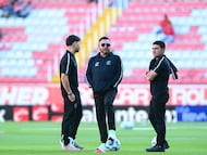 Antonio Mohamed head coach, Shayr Mohamed Assistant coach and Antonio Naelso Sinha of Toluca during the 10th round match between Necaxa and Toluca as part of the Liga BBVA MX Varonil, Torneo Clausura 2026 at Victoria Stadium, on February 21, 2026 in Aguascalientes, Mexico.