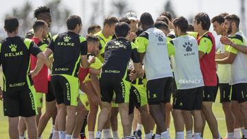 La plantilla tiene cinco semanas para preparar la temporada
