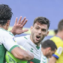 Aprobados y suspensos del Elche: Milla vuelve a aparecer en el momento clave
