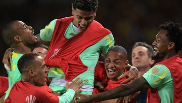 Palmeiras' defender Mayke (L) celebrates with teammates after scoring during the Copa Libertadores quarterfinals first leg football match between Colombia's Deportivo Pereira and Brazil's Palmeiras, at the Hernan Ramirez Villegas stadium in Pereira, Colombia, on August 23, 2023. (Photo by Raul ARBOLEDA / AFP)