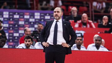 Chus Mateo durante el partido del Olympiacos Piraeus y Real Madrid en El Pireo.