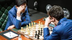 Anish Giri y Fabiano Caruana durante una partida disputada en el &aacute;mbito del Torneo de Candidatos al t&iacute;tulo mundial de ajedrez en Ekaterimburgo (Rusia).