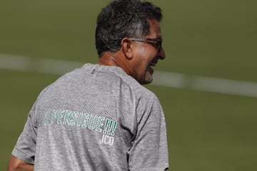 Hace un año, en el mes de junio, el entrenador pereirano volvía a Medellín después de un paso por la selección de Paraguay. Hace unas semanas renovó su contrato.