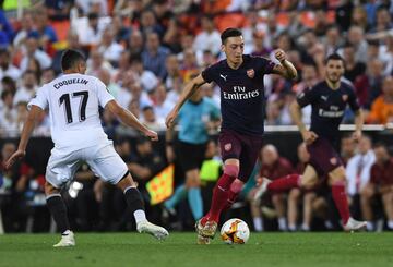 Con el triunfo 2-4 en Mestalla, Arsenal sentenció la serie 7-3 sobre Valencia para clasificar a la final de la Europa League, en la que enfrentará al Chelsea. Finales europeas con cuatro clubes ingleses.