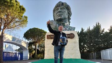 Aspar remató su bajada a Jarez en moto en el monumento a su amigo Nieto.