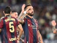 VALENCIA, 23/08/2025.- El delantero del Levante José Luis Morales celebra tras marcar el segundo gol ante el Barcelona, durante el partido de LaLiga de fútbol que Levante UD y FC Barcelona disputan este sábado en el estadio Ciutat de Valencia. EFE/Andreu Esteban