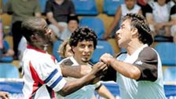 <b>ESTIGMAS URUGUAYOS.</b>Uruguay tiene una identidad definida y no la pierde. Se lucha a muerte por cada balón, se festeja cada gol y si hay que dejarse la piel, se deja. La sangre es señal de dignidad.