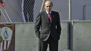 <b>PREOCUPADO.</b> Del Nido está inquieto por la situación deportiva que vive el Sevilla.