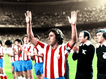 Leyenda del Atlético de Madrid. Tras jugar en su tierra natal, Badajoz, el pacense pasó su trayectoria profesional como rojiblanco. En su palmarés hay 3 Ligas y 5 copas como trofeos nacionales y 1 Copa Intercontinental y una Recopa de Europa como internac