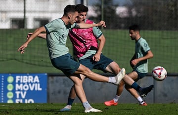 Néstor Lucas completó su primer entrenamiento con el primer equipo del Racing.