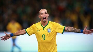 El jugador de 36 años ha ganado dos veces la Copa Libertadores (en Sao Paulo y Atlético Mineiro). Justamente quedó libre tras una nueva etapa en el 'Galo'. En un momento de su carrera, fue el '9' de la Selección Brasileña.