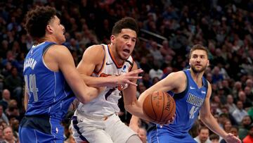DALLAS, TEXAS - JANUARY 28: Devin Booker #1 of the Phoenix Suns draws the foul from Justin Jackson #44 of the Dallas Mavericks in the second half at American Airlines Center on January 28, 2020 in Dallas, Texas. NOTE TO USER: User expressly acknowledges and agrees that, by downloading and or using this photograph, User is consenting to the terms and conditions of the Getty Images License Agreement. Tom Pennington/Getty Images/AFP
== FOR NEWSPAPERS, INTERNET, TELCOS & TELEVISION USE ONLY ==
