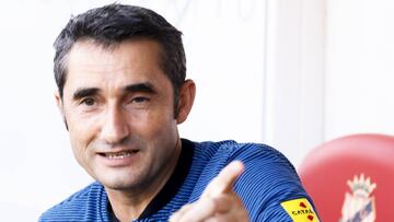 Ernesto Valverde, en el banquillo del amistoso ante el N&aacute;stic.