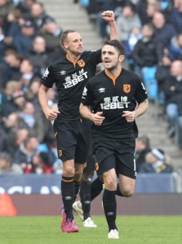 Manchester City sólo salvó un empate en la agonía ante Hull City.