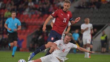 Soucek, ante Elvedi en el República Checa-Suiza.