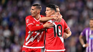 VALLADOLID, SPAIN - OCTOBER 5: Jorge de Frutos of Rayo Vallecano celebrates 1-2 with Sergi Guardiola of Rayo Vallecano, James Rodriguez of Rayo Vallecano during the LaLiga EA Sports match between Real Valladolid v Rayo Vallecano at the Estadio Nuevo Jose Zorrilla on October 5, 2024 in Valladolid Spain (Photo by Cesar Ortiz/Soccrates/Getty Images)