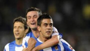 <b>ENTRE DELANTEROS. </b>Llorente felicita a Ifrán tras marcar un gol.