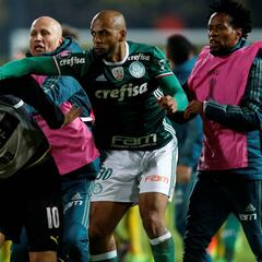 En imágenes la batalla campal entre Peñarol y Palmeiras