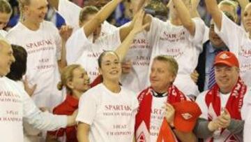 <b>TRICAMPEONAS. </b> Las jugadoras del Spartak celebran el título.