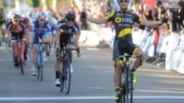 Bryan Coquard celebra su victoria al sprint en la primera etapa de la prueba ciclista de las Estrellas de Besseges.