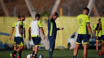 Clau, Moleiro, ?lex Garc¨ªa y Sergi Cardona se quedan en el primer equipo
