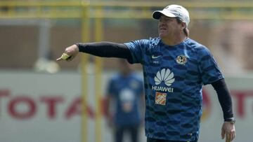 Foto de acci&oacute;n durante el entrenamiento de Am&eacute;rica correspondiente a la jornada 12 de la Liga Bancomer BBVA Torneo Clausura 2018 en Coapa. En la foto: Miguel Herrera.