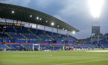 Los equipos formados en el Coliseum Alfonso Pérez.