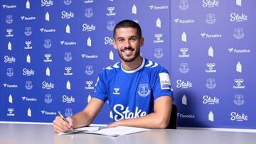 Conor Coady llega a Everton para reemplazar a Yerry Mina.