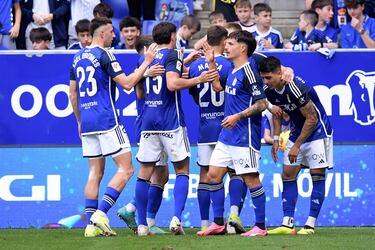 El balón llovido de Bretones cogió a Seoane de espaldas dentro del área. Por este motivo el centrocampista del Oviedo se inventó una genialidad, con un remate de cabeza, sin mirar a portería, imparable para Ramón Juan.