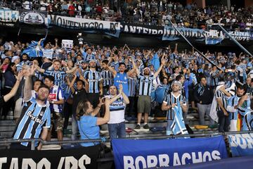 Gran ambiente en el Zayed Sports City Stadium.