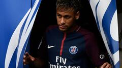 Neymar y el PSG la lían de nuevo: el álbum de Panini y el PES 2018 le llevan en portada