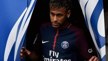 Brazilian superstar Neymar arrives wearing his new jersey during his official presentation at the Parc des Princes stadium on August 4, 2017 in Paris, after agreeing a five-year contract following his world record 222 million euro ($260 million) transfer from Barcelona to Paris Saint Germain's (PSG).
Paris Saint-Germain have signed Brazilian forward Neymar from Barcelona for a world-record transfer fee of 222 million euros (around $264 million), more than doubling the previous record. Neymar said he came to Paris Saint-Germain for a "bigger challenge" in his first public comments since arriving in the French capital. / AFP PHOTO / PHILIPPE LOPEZ