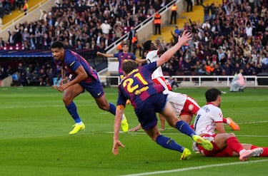 El Barcelona suma una victoria crucial gracias a un gol de Araújo en el minuto 92. Centro de De Jong que encontró al uruguayo, que con alma de '9', mandó el balón al fondo de la portería.