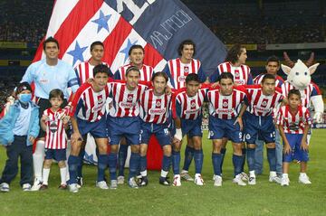 Esta podría ser la principal razón por la que le tienes que ir a las Chivas, ya que es un equipo que desde su creación hace 111 años, siempre ha jugado con 11 nacidos en México, algo siempre remarcable e inigualable.