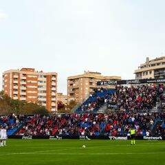 El Eldense rinde un sentido homenaje a las víctimas de la DANA