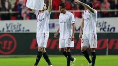 Pareja celebra el gol dedicado a Crist&oacute;foro.