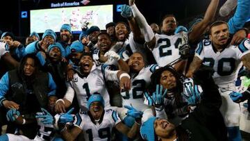 Los Panthers celebran la victoria apabullante ante los Cardinals.
