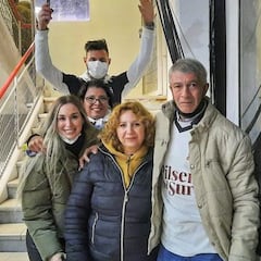 “Viajamos 12 horas para venir a ver a nuestro hijo; él está feliz en Chile”