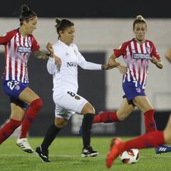 El Atlético fulmina al Valencia a balón parado y es otra vez líder